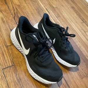 Nike Revolution size 6.5